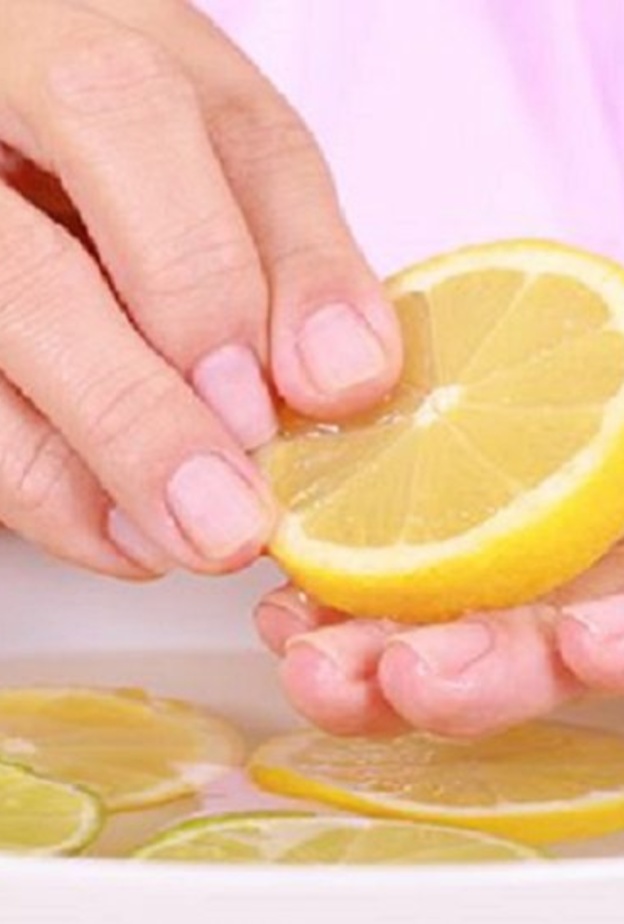خلطة الليمون والعسل لتقوية اظافر العروس في الحجر المنزلي