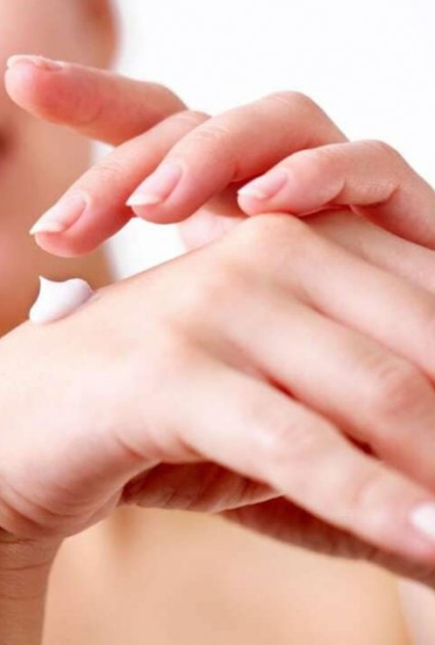 استخدمي الألو فيرا لتخفيف مشكلة جفاف اليدين