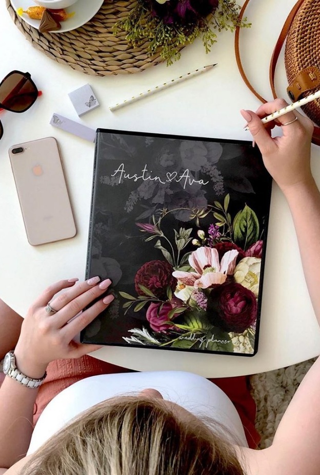 يمكنك تحضير بطاقات الزفاف عبر الانترنت