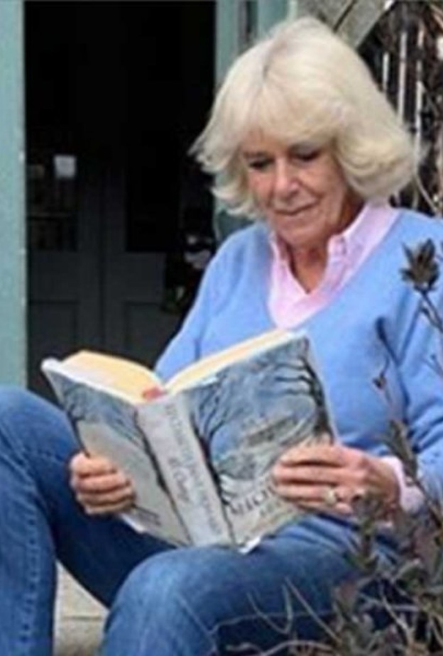 كاميلا باركر تكشف عن الكتب المفضلة لديها خلال فترة الحجر المنزلي