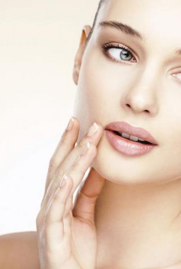 عندما تكون بشرتك باهتة وجافة استخدمي قناع الشوفان والزبادي والعسل