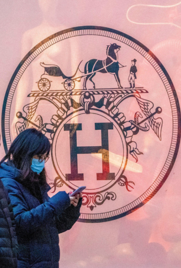  إحدى المتسوقات كشفت أنها أنفقت مبلغ 142,124 دولارًا في يوم واحد