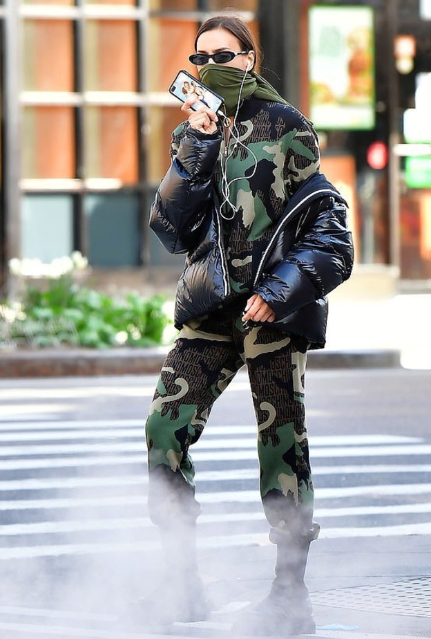  نسّقت معه جاكيت puffer باللون الأسود من ماركة Burberry