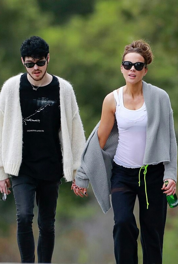 كيت بيكنسل مع فتاها الجديد 