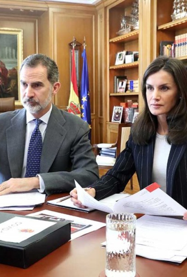 طريقة مميزة اختارها ملك وملكة إسبانيا لعقدت اجتماعات الفيديو في ظل أزمة كورونا
