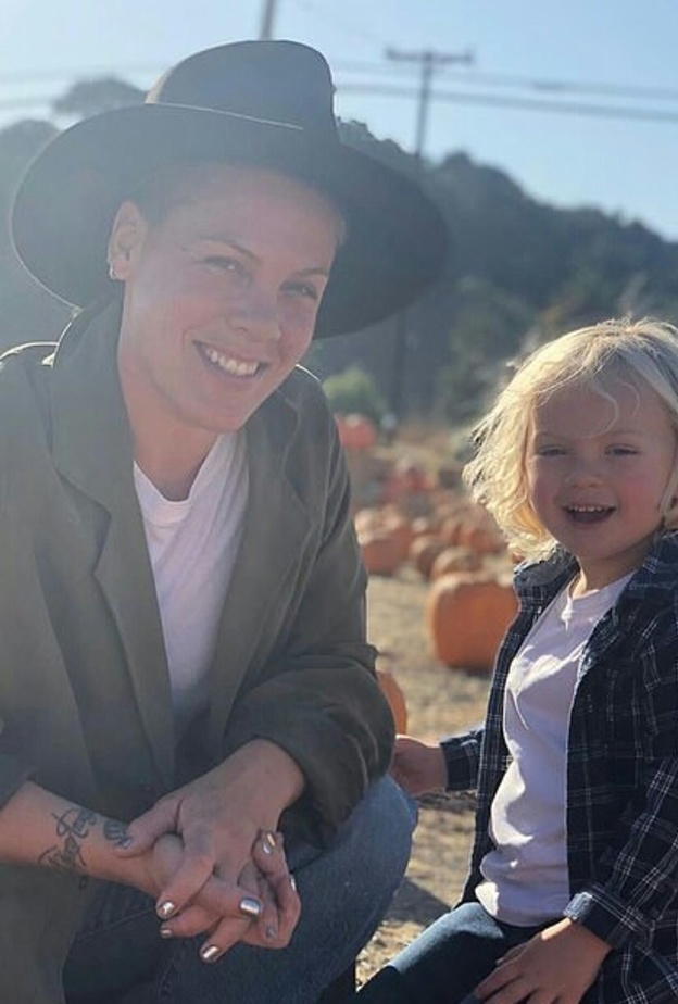 بينك و ابنها 