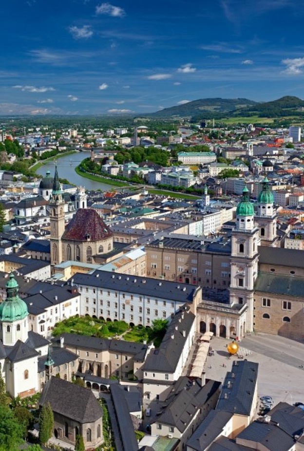 المنظر من قلعة “هوهنسالزبورغ”