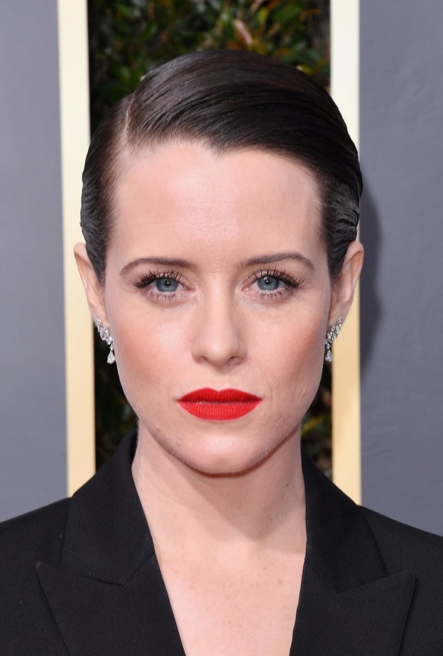 أحمر شفاه جريء من إطلالات كلير فوي