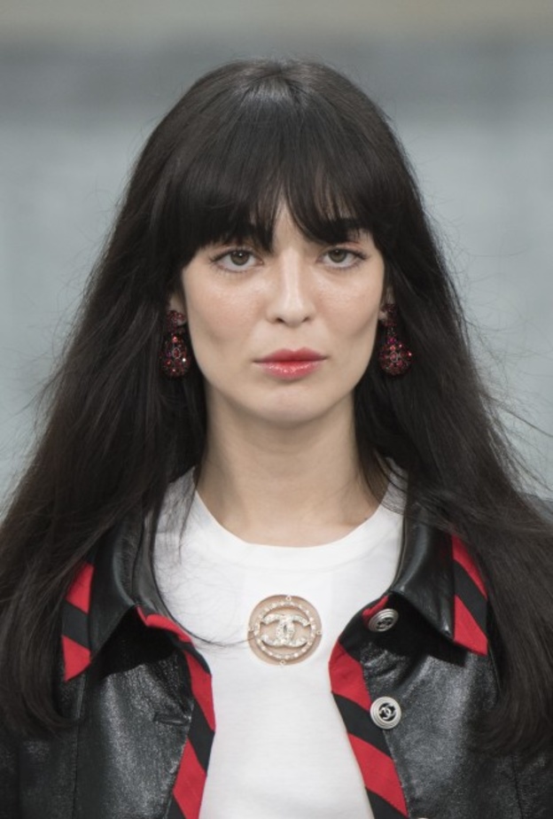  الغرة الأمامية تعمل على تقصير وجهك الطويل