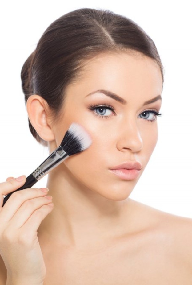  تعرفي على أماكن وضع المستحضرات للحصول على وجه أسمن