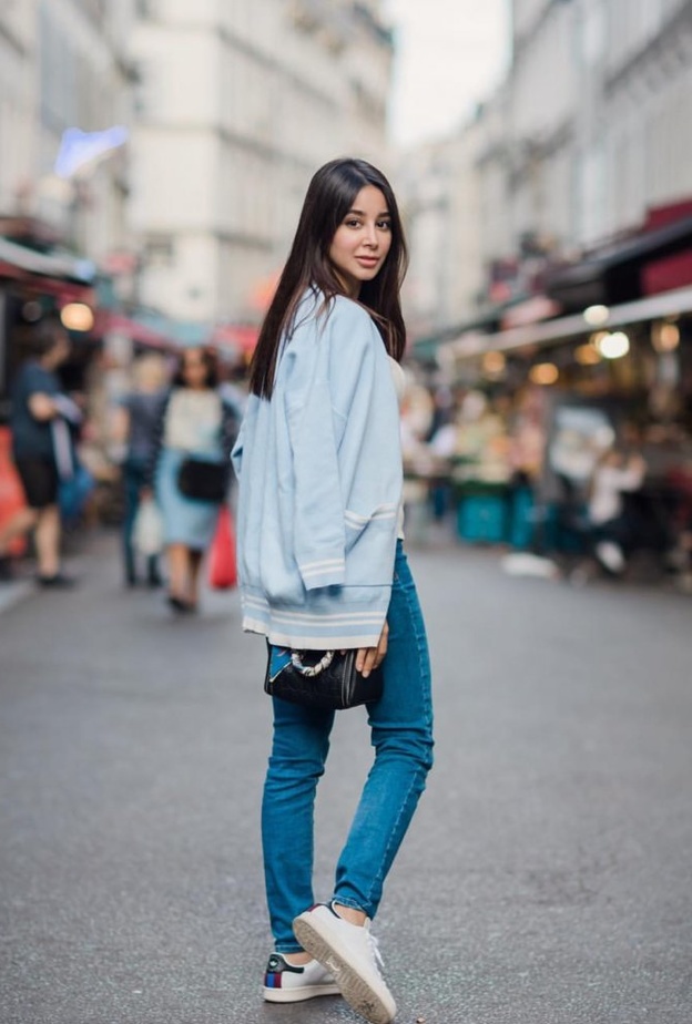 ملابس رياضية وكاجوال من وحي أسيل عمران مع بنطلون الجينز الضيق