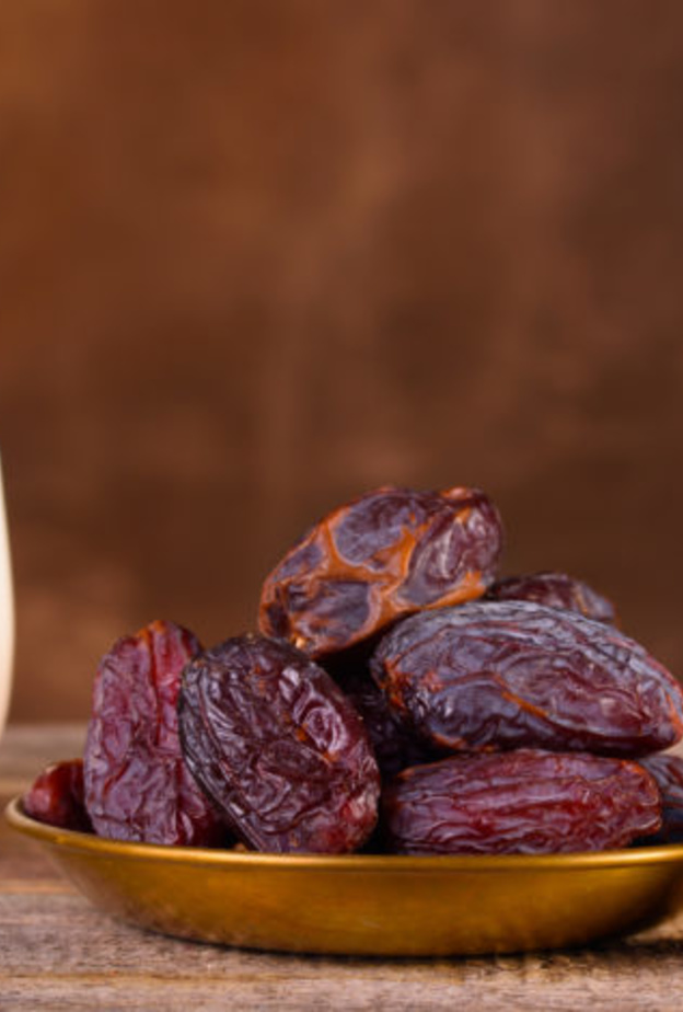 التمر و الحليب يعززان مناعة الجسم