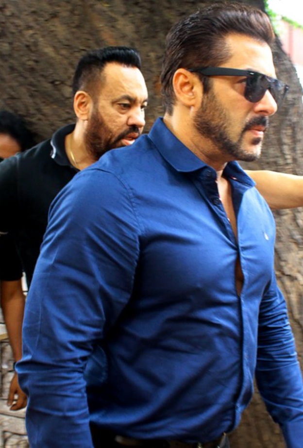 سلمان خان يستضيف أصدقائه في منزله الريفي