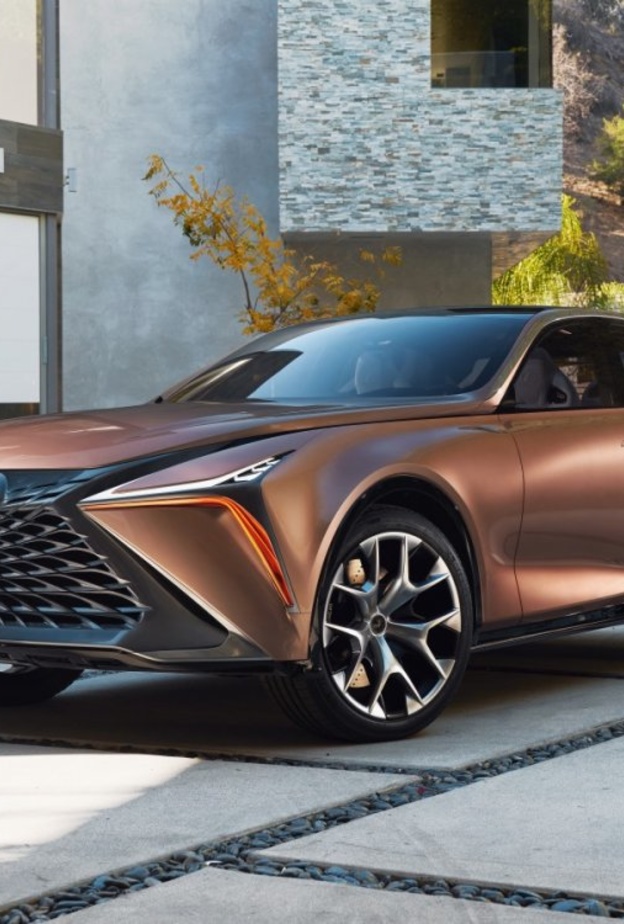 سيارة لكزس 2021