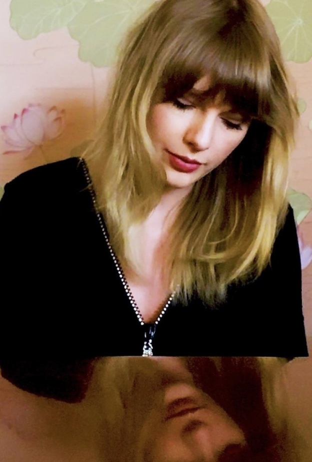 أداء تايلور سويفت لأغنيتها الجديدة لأول مرة ضمن فعاليات حفل Together At Home الغنائي