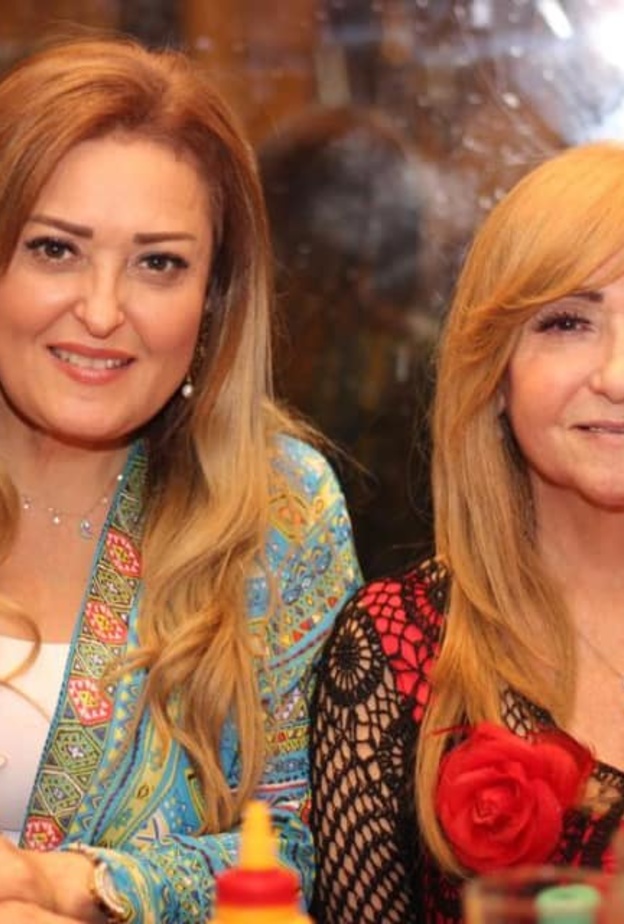 نهال عنبر وشقيقتها الراحلة