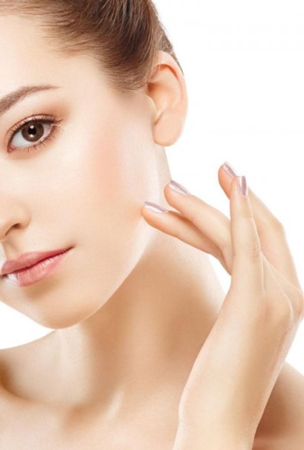  قشر البرتقال وماء الورد يعملان على سحب الرؤوس السوداء