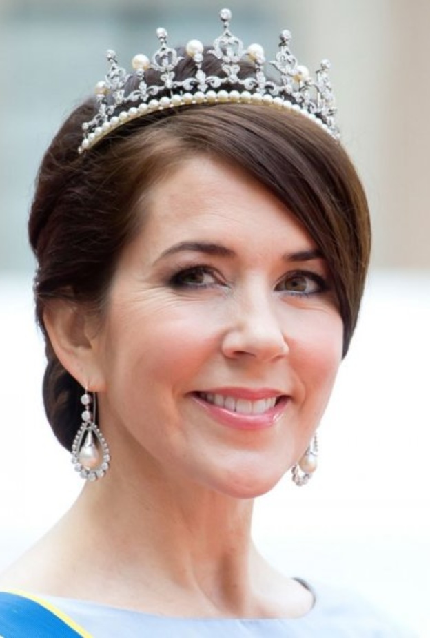 ماذا في صندوق مجوهرات ملكة الدنمارك المستقبلية.. الأميرة ماري؟