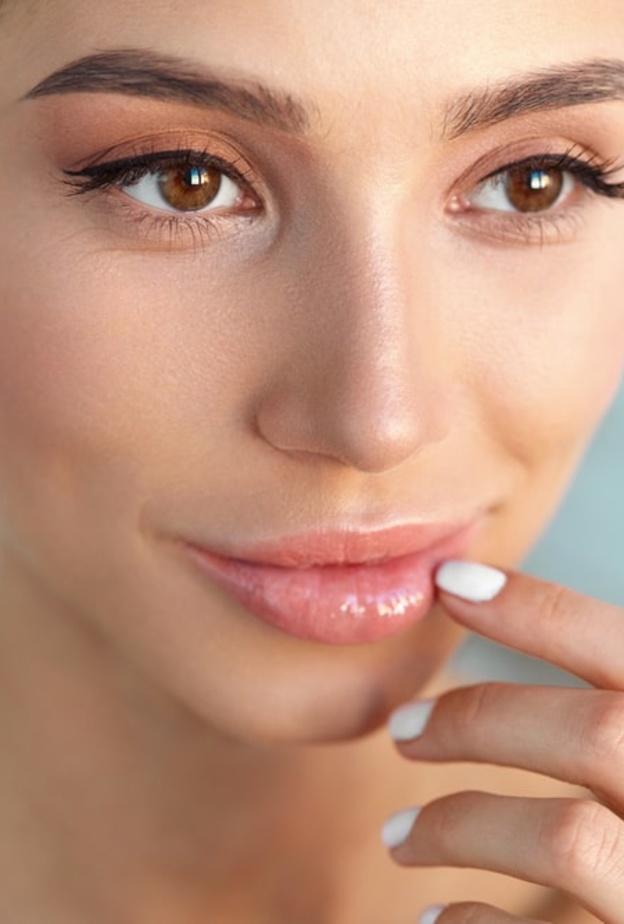  كيفية عمل مقشر الشفاه الطبيعي خلال الحجر المنزلي