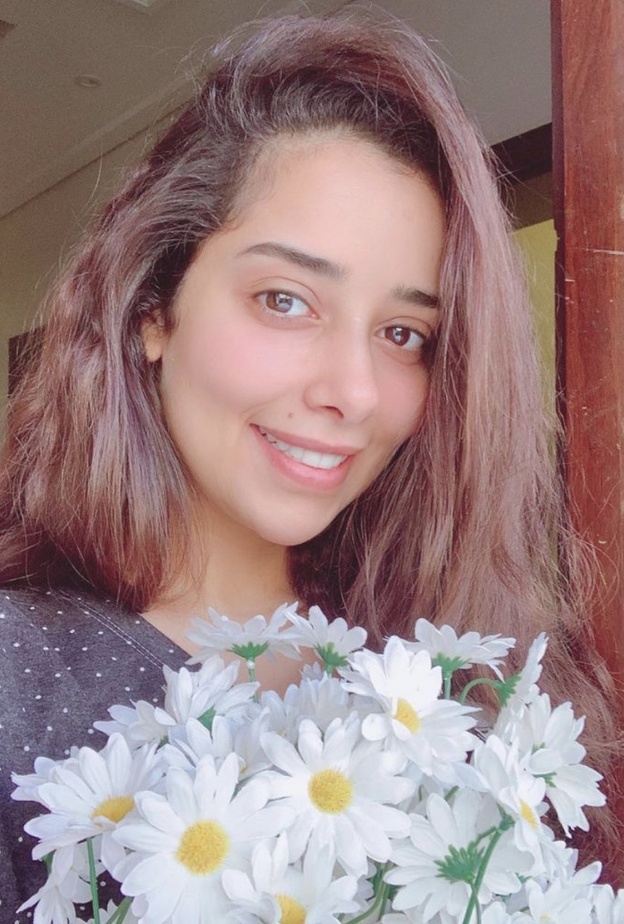 نشرت بلقيس فتحي صورة جديدة لها من الحجر الصحي