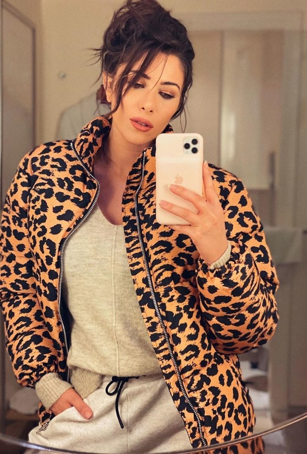ملابس كاجوال ويومية مع الجاكيت البارزة بنقشات جلد الحيوان من دانييلا رحمه