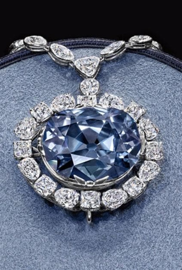  ماسة الأمل الزرقاء الشهيرة