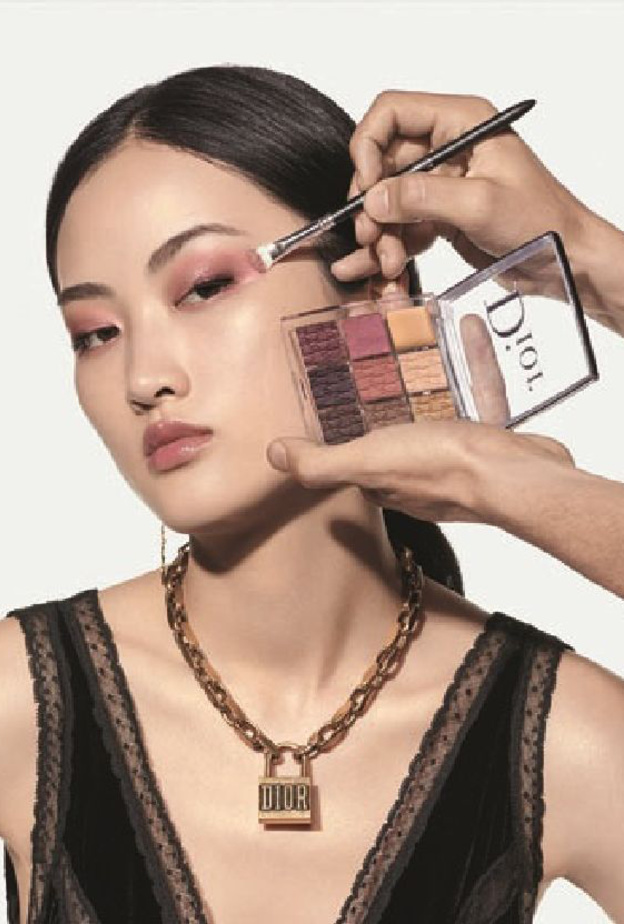 لماكياج عيون رائع.. اليك باليت Dior الجديدة