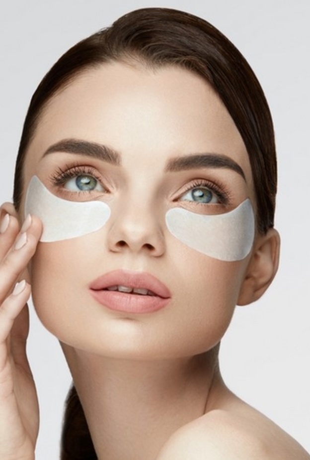 تخلصي من تجاعيد تحت العين من خلال اتباعك هذه الخلطات الطبيعية