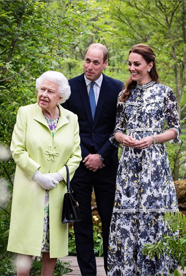 تهنئة الأمير ويليام وزجته للملكة إليزابيث الثانية