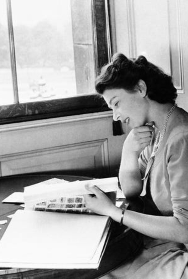 كيف كانت صور أفراد العائلات الملكية في العشرين من عمرهم؟