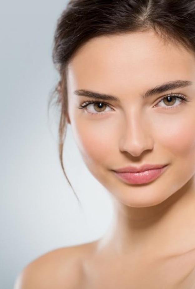 ضعي ماسكات الوجه من خلطات طبيعية لتوريد البشرة