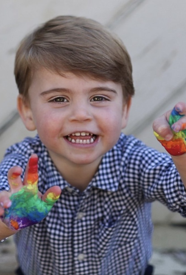 احتفل الأمير لويس بعيد ميلاده الثاني بالكثير من المتعة والمرح مع الألوان المائية