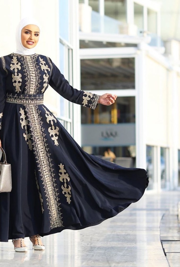  قفاطين سوداء مع الزخرفات الشرقية باللون الذهبي بأسلوب سندس القطان