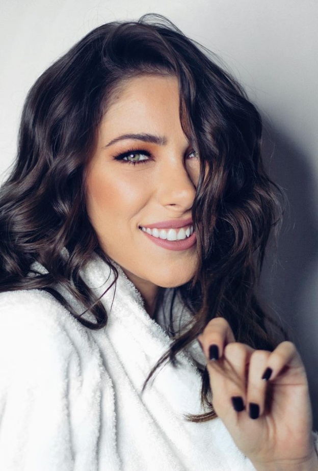 اطلالات دانييلا رحمه الجمالية مع المكياج البرونزي