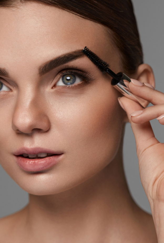  أفضل أنواع مسكارا الحواجب الملونة لإطلالات المنزل