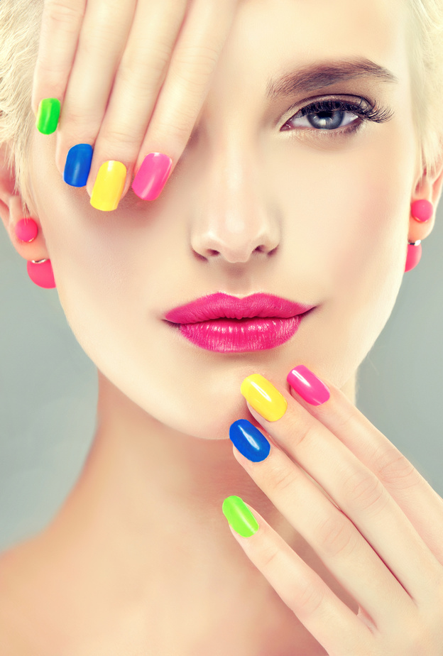 مناكير ملون