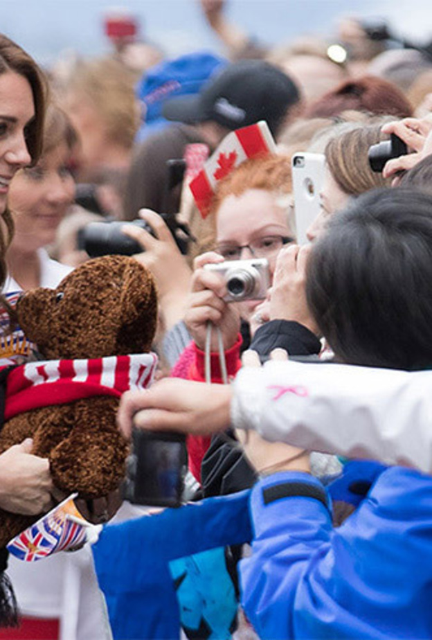 من دبابيس الشعر إلى السجاد اليدوي.. أبرز الهدايا التي حصلا عليها ويليام وكيت في جولاتهم الملكية