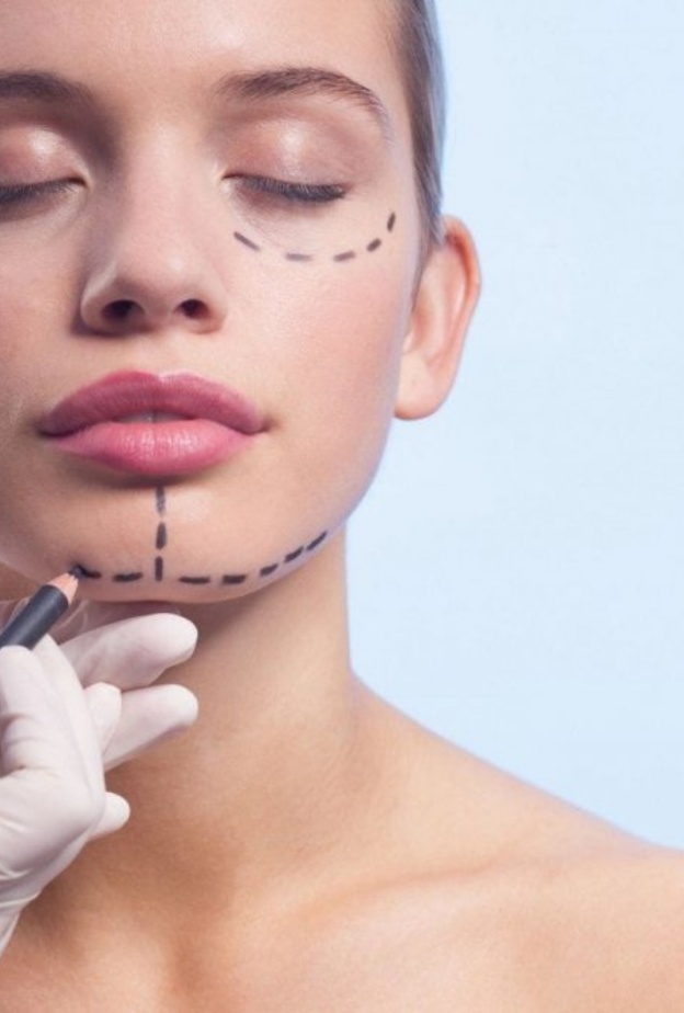  3 مخاطر لعمليات التجميل يجب معرفتها قبل الخضوع إليها 