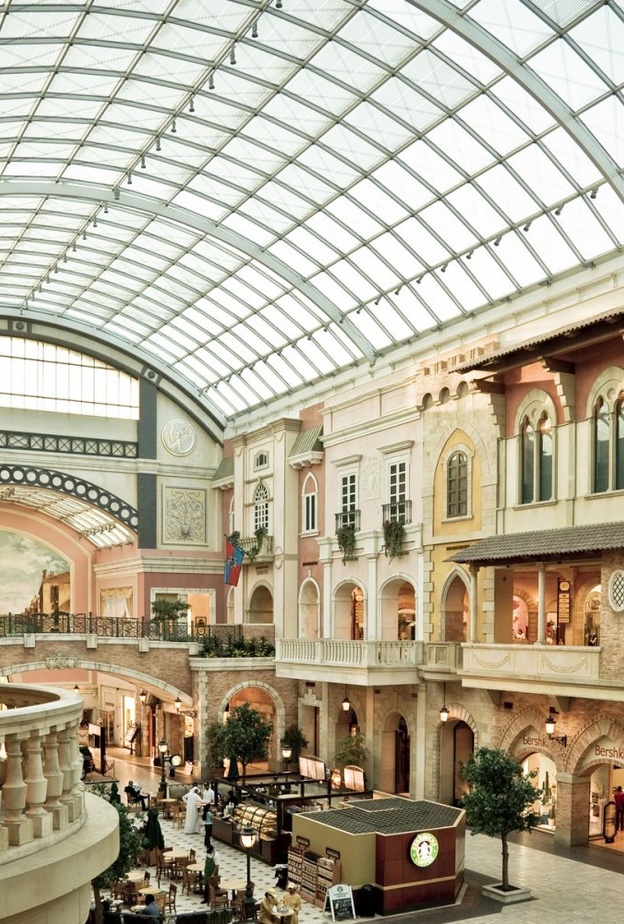 مولات دبي التي بدأت في استقبال زوارها