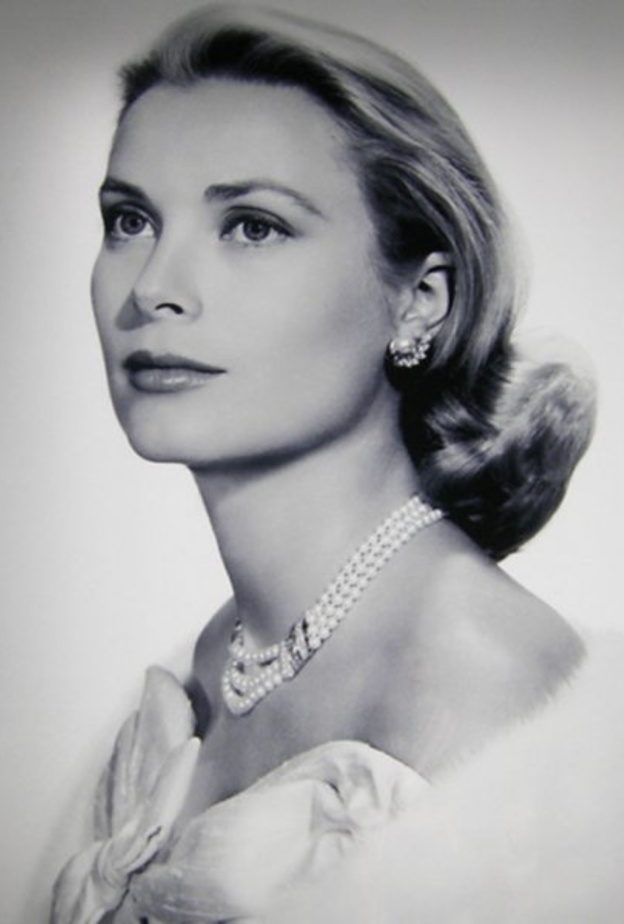 طقم اللؤلؤ اختارته غريس كيلي من فان كليف اند آربلز