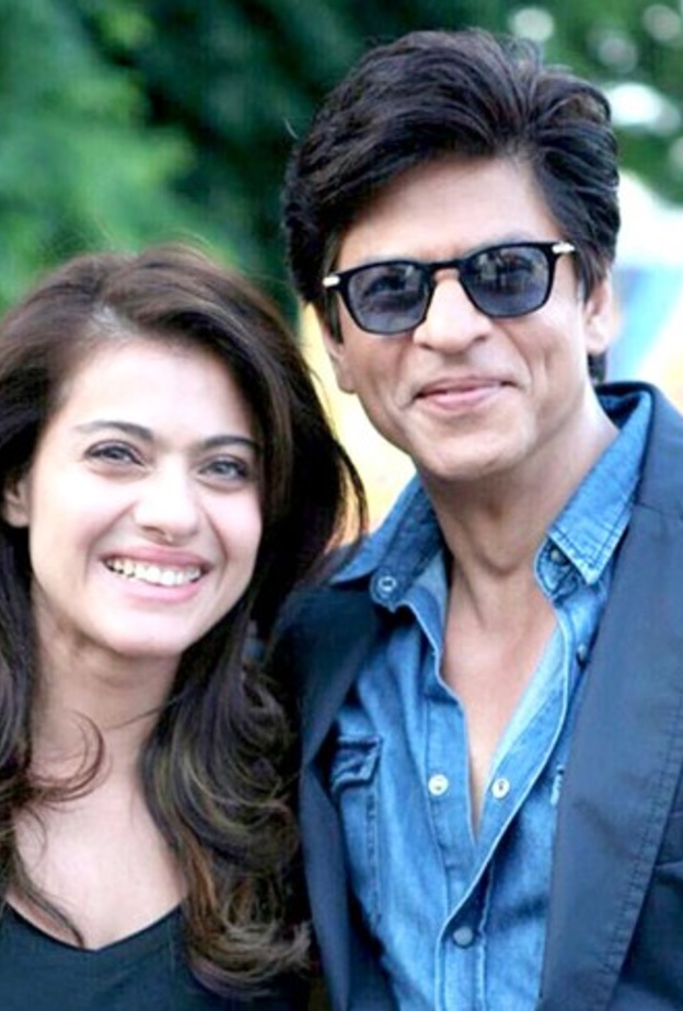  صورة نادرة لشاروخان وغوري خان في حفل خطبة كاجول