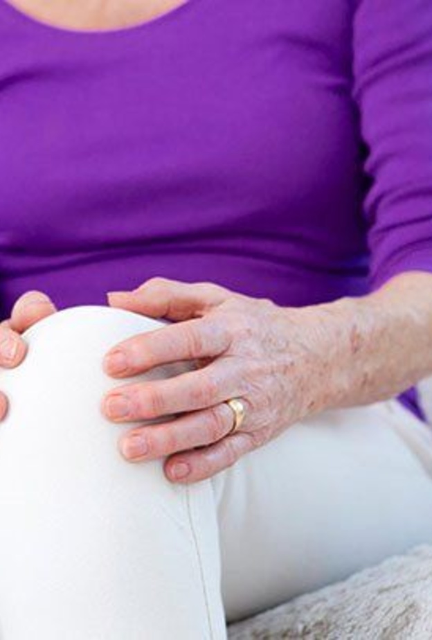  التقدم في السن أحد أسباب خشونة الركبة عند النساء