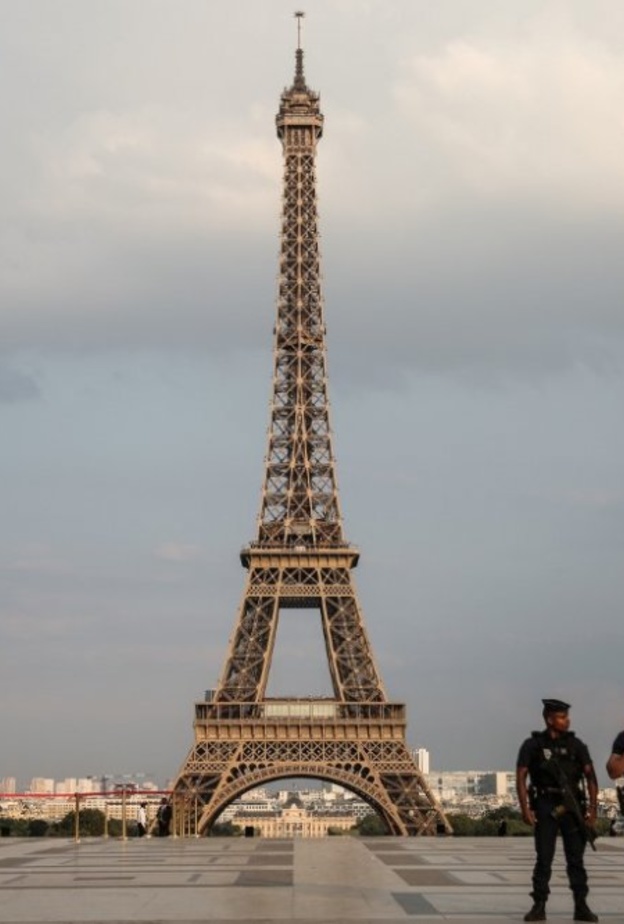  أشهر معالم باريس خالية من الزوار بعد فيروس كورونا