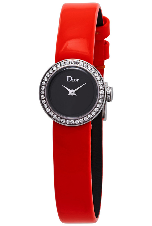ساعة جذابة من Dior مزدانة بسير جلد أحمر لامع