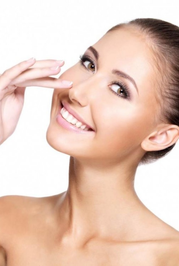 حاولي أن تنهي كل أعمالك التي تتطلب جهداً كبيراً قبل عملية تجميل الأنف ببضع أيام