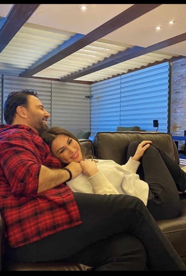 صورة لطيفة تجمع عاصي الحلاني وزوجته كوليت في المنزل خلال الحجر الصحي