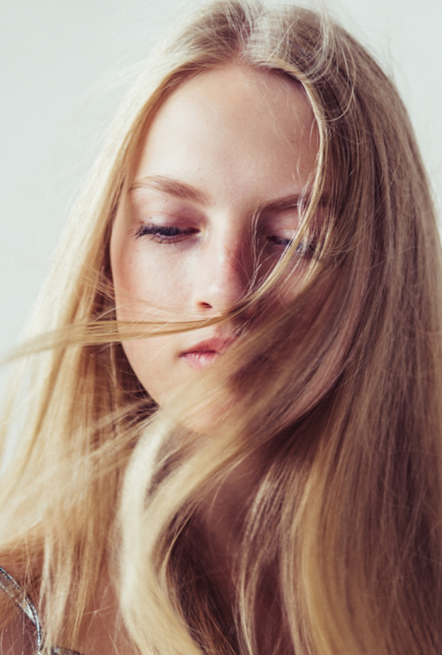 وصفات طبيعية لعلاج تزييت الشعر أثناء الحجر المنزلي