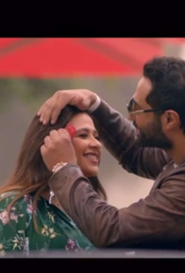 ونحب تاني ليه