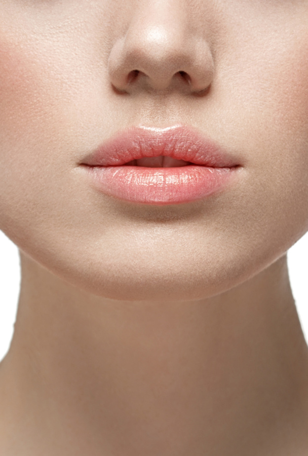 تعرفي على أسباب ظهور مشكلة قضم الشفاه