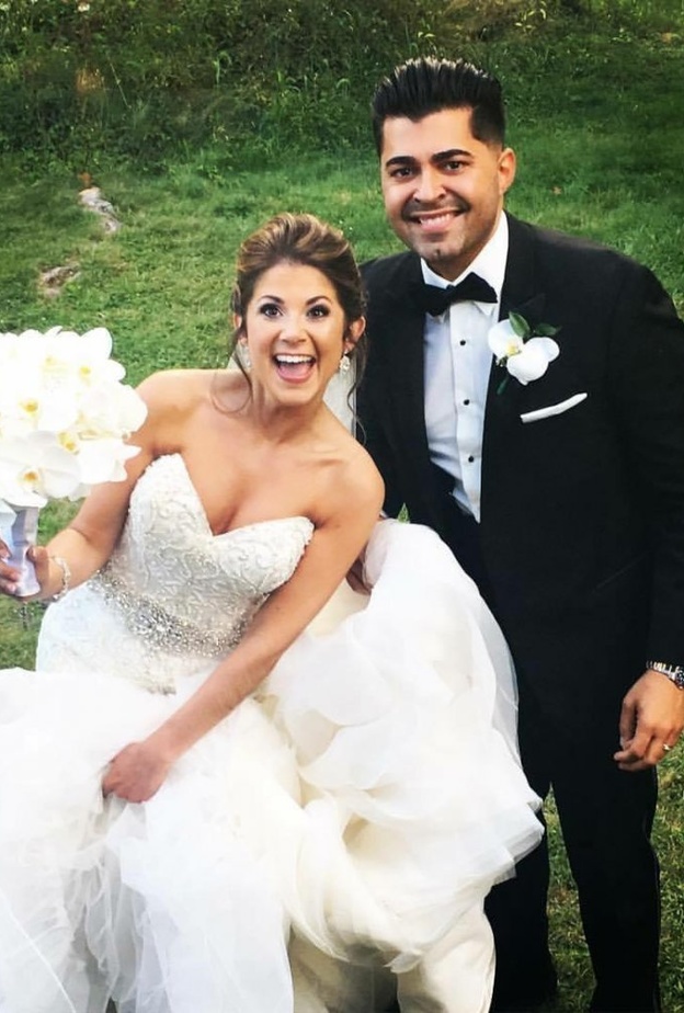 قصة زواج غريبة لزوجين التقيا منذ تاريخ الميلاد